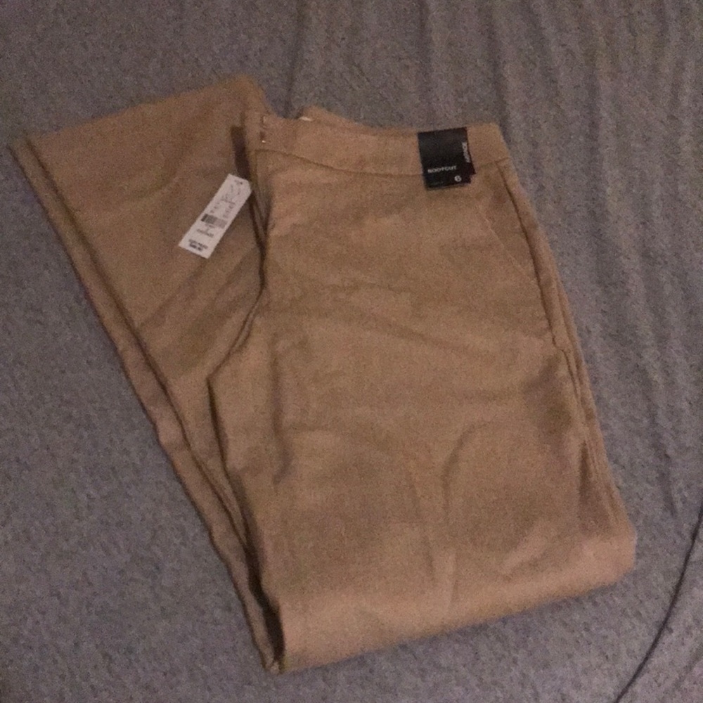 New York and Co bootcut khaki 6 average new